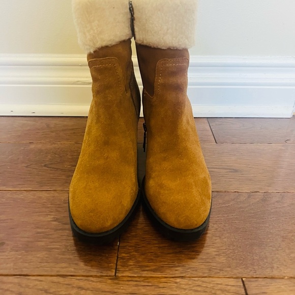 Blonde 7.5 Women's Tan Suede Ankle Boots with Cream Fur Lining like new! - Picture 2 of 11